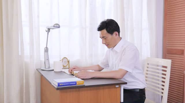靈修 我眼中的「人民警察」