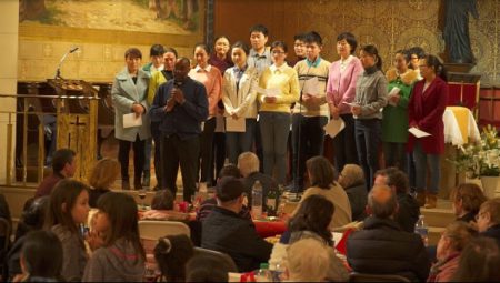流亡在法中國基督徒聖誕讚歌受好評
