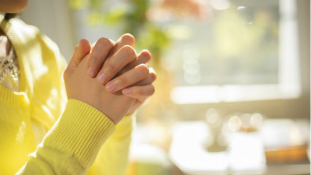 基督徒把和女兒的矛盾向神禱告