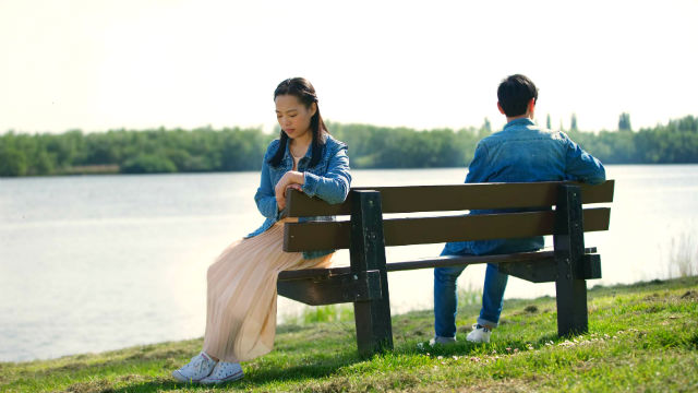 夫妻因為沒錢的婚姻產生矛盾